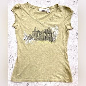 Very soft, comfortable and unique DKNY Jeans vintage T-Shirt in great condition.